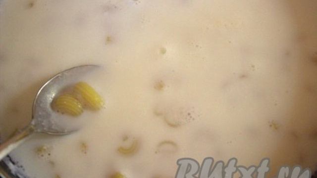 Макароны с молоком и сыром на сковороде