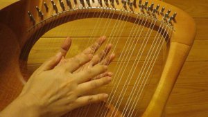「O Frondens Virga 」 ヒルデガルトの「オ・フロンデンス・ヴィルガ」（ライアー演奏）Hildegard von Bingen 12th