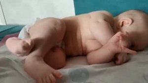 02.04.2022 нам 4 месяца, пытается перевернуться на бок