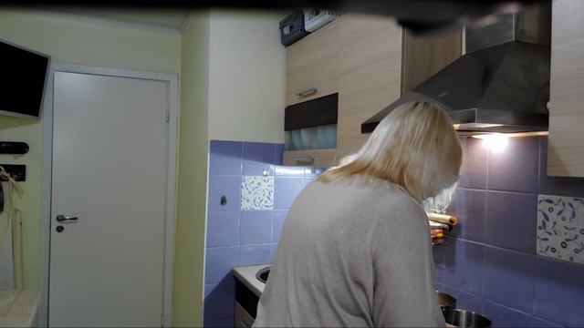 готовлю окрошку 2х видов! по-эстонски и по- русски. смотреть онлайн