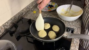 Пышные и вкусные оладьи на сметане. Не опадут! Простой и быстрый рецепт!