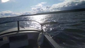 Мотолодка Обь в небольшую волну