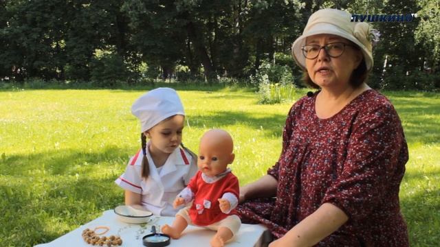 Полина спасает бабушку от комаров! Лечебные свойства растения "Вероника". смотреть онлайн