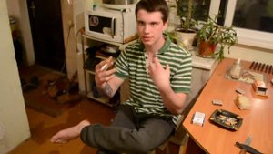 Аматорское видео как курить на кухне ржач