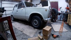 меняю пружины ставлю от шеви нивы