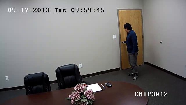 1.3 Megapixel IP Camera (1280×960) внутри помещения, день. смотреть онлайн