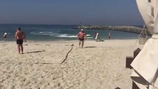 Fun in the Sun! Perfect weather for Beach Volleyball at Coral Beach Resort Sharjah смотреть онлайн