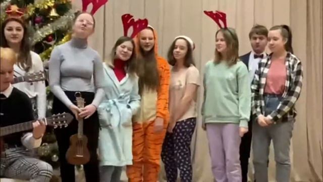 Очень творческое поздравление от 10 "Б" класса! смотреть онлайн