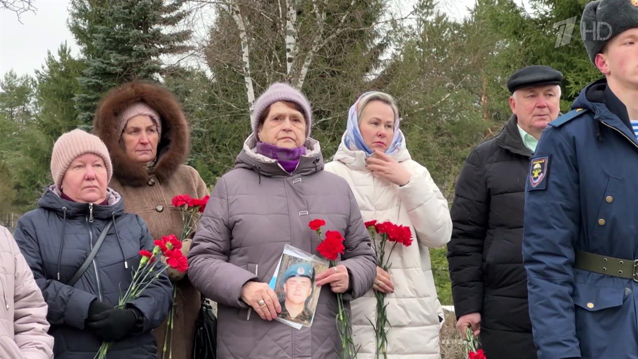 В РФ вспоминают подвиг десантников Псковской дивизии, которые героически погибли в Аргунском ущелье