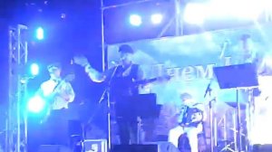 Алеша жарил на баяне