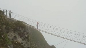 Проход по подвесному мосту "Роза Хутор".