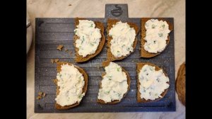 Бутерброды со шпротами рецепт приготовления. Как сделать бутерброды со шпротами