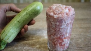Просто натрите кабачки и добавьте фарш! Так вкусно, что готовлю каждый день летом