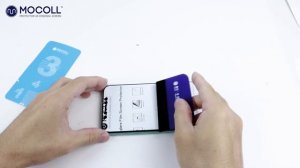 Установка матовой защитной пленки MOCOLL для дисплея смартфона