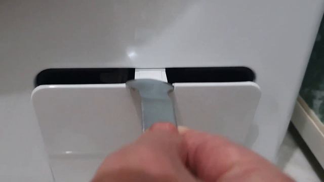 Как открыть и почистить сливной фильтр стиральной машины Samsung WF8590NLW8 смотреть онлайн