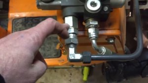 Kubota B1402M как подключён гидрорапределитель