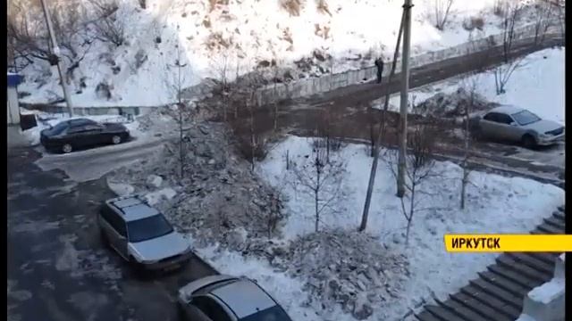 Заваленные снегом газоны смотреть онлайн