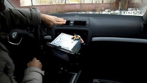 Проверка сигнала заднего хода у ГУ и некоторых её функций. На Skoda Octavia. [Ermmak]