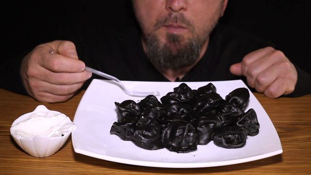 Black Food ASMR Russian Dumplings with Sour Cream Mukbang Черные Пельмени Мукбанг АСМР Итинг 먹방
