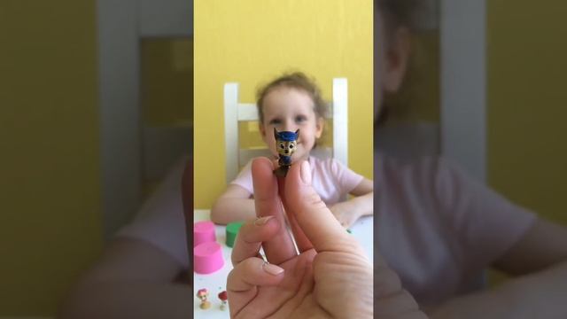PAW patrol. Лера ищет фигурки щенячьего патруля. Кинетический песок Щенячий патруль Скай Эверест