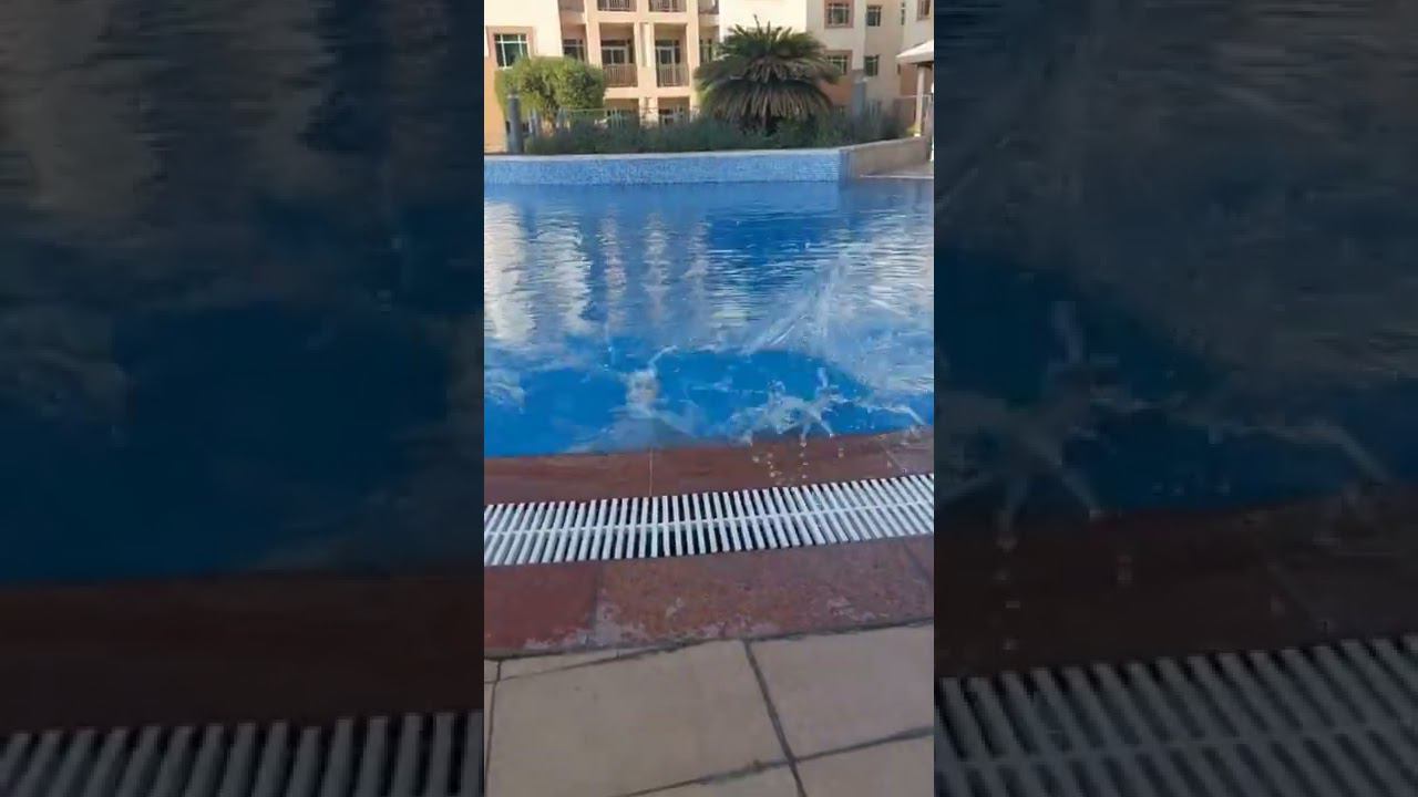 Ребёнок в 3 года плавает и ныряет | ОАЭ, Абу Даби смотреть онлайн