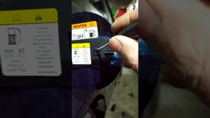 Как снять лючек на Ford C-Max.