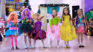 НОВОГОДНИЙ УТРЕННИК В ШКОЛЕ ? СЕРЕБРЯННАЯ КНОПКА? ПОД ЁЛКОЙ  / Лучший подарок 2017