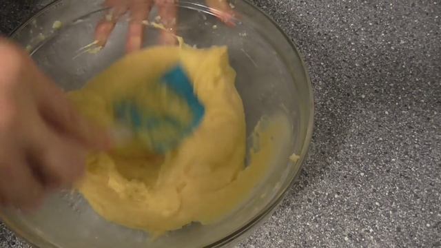 Профитроли  Профитроли с заварным кремом и шоколадной глазурью