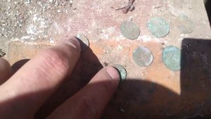Поиск монет с металлоискателем в старом доме. Часть 1