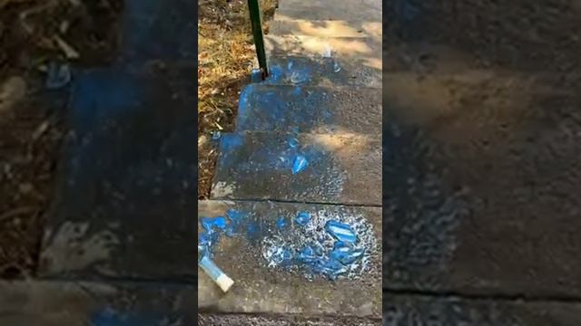 Разбивание стеклянных бутылок смотреть онлайн