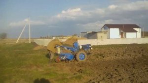 Тяжелый мотоблок в работе. Культивация активной фрезой.