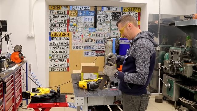 Пистолет, который пробивает ВСЁ смотреть онлайн