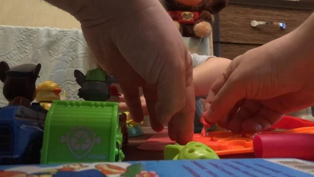 Пиццу тоже слепить не всегда просто - недолепленная из пластилина пицца смотреть онлайн