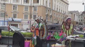 Владивосток индейцы в городе 22 августа 2015.