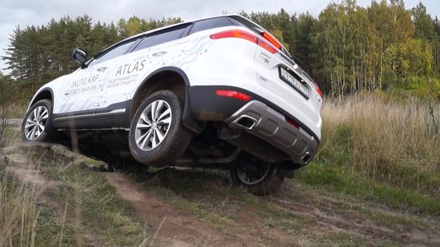 Джили атлас оцинкован или нет. Джили атлас про на бездорожье. Ржавый Geely Atlas. Geely Atlas полный привод.