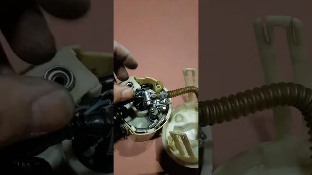 MAZDA 6 GG 2007 Ч 1. Как сэкономить на топливном фильтре и насосе!!! смотреть онлайн