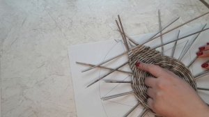 Поднос звезда. Плетение из бумажной лозы.