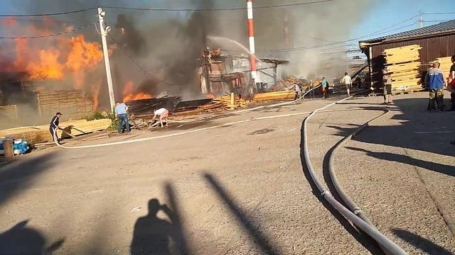 пожар в Струнино на фабрике пиломатериалов смотреть онлайн