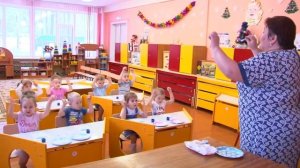 Занятие по рисованию с использованием нетрадиционной техники "С неба падают снежинки"