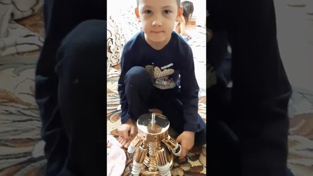 Как повесить люстру. Дети помогают и учатся собирать люстру. Поэтапная сборка. Часть 1.
