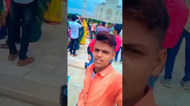 Taj Mahal par masti