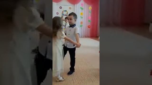 Танец мальчик с пальчик девочка мизинчик  десткий сад номер 25