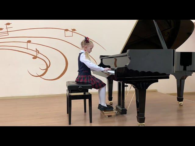 Ксения Сергеева Л.Моцарт "Менуэт" d moll смотреть онлайн