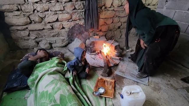 Winter Documentary: The Nomadic Family's Everyday Life In Nature