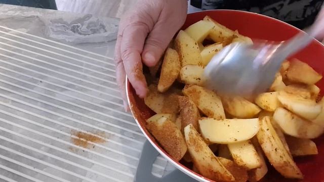 БЫСТРЕЕ И БЮДЖЕТНЕЕ НЕ БЫВАЕТ КАРТОШЕЧКА В ДУХОВОЧКЕ!! смотреть онлайн