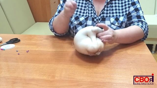 Игрушка в чулочной технике «Ежик» // Мастер-класс