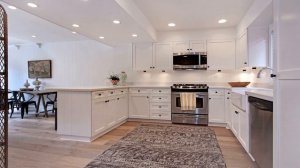 Современная кухня в частном доме: тренды 2022, фото, дизайн в интерьере