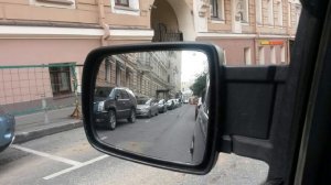 Рассказываю, для чего на боковых зеркалах автомобиля нанесена черная полоса.