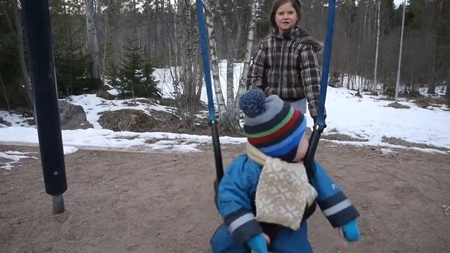 Домик на качелях смотреть онлайн