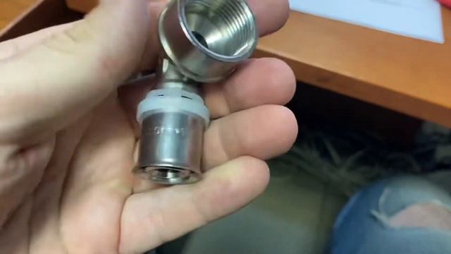 Угольник пресс VALTEC с переходом на вн. р. 20х3/4" VTm.252.N.002005 смотреть онлайн